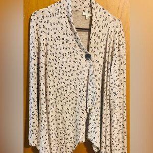 Fun light weight draped sweater from Bobeau size small